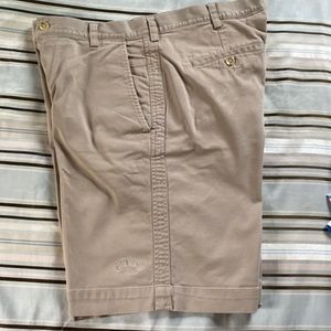 Callaway sz 34 good condition khaki shorts. Great for golf. 2 front/rear pockets